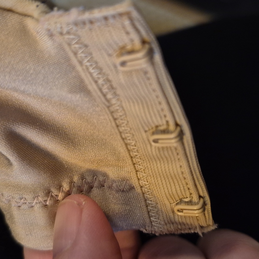 Playtex Size 42D Tan Striped Wired T shirt Bra Style 4747 Padded Modest - Picture 5 of 7